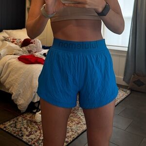 LULU SHORTS - size 6